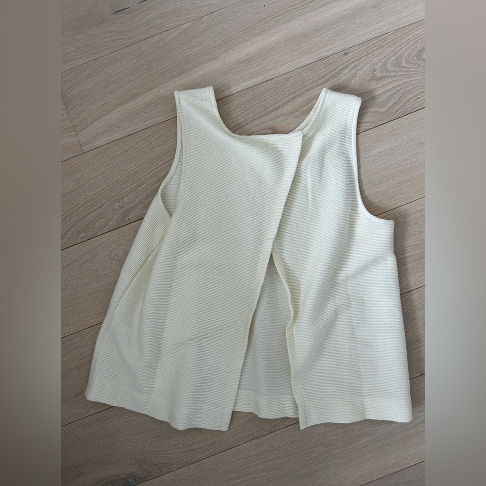 LIKE NEW Madewell Texture & Thread Split-Back Shell Top - Picture 5 of 5